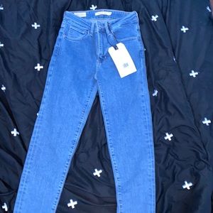 Levi’s high rise skinny jeans